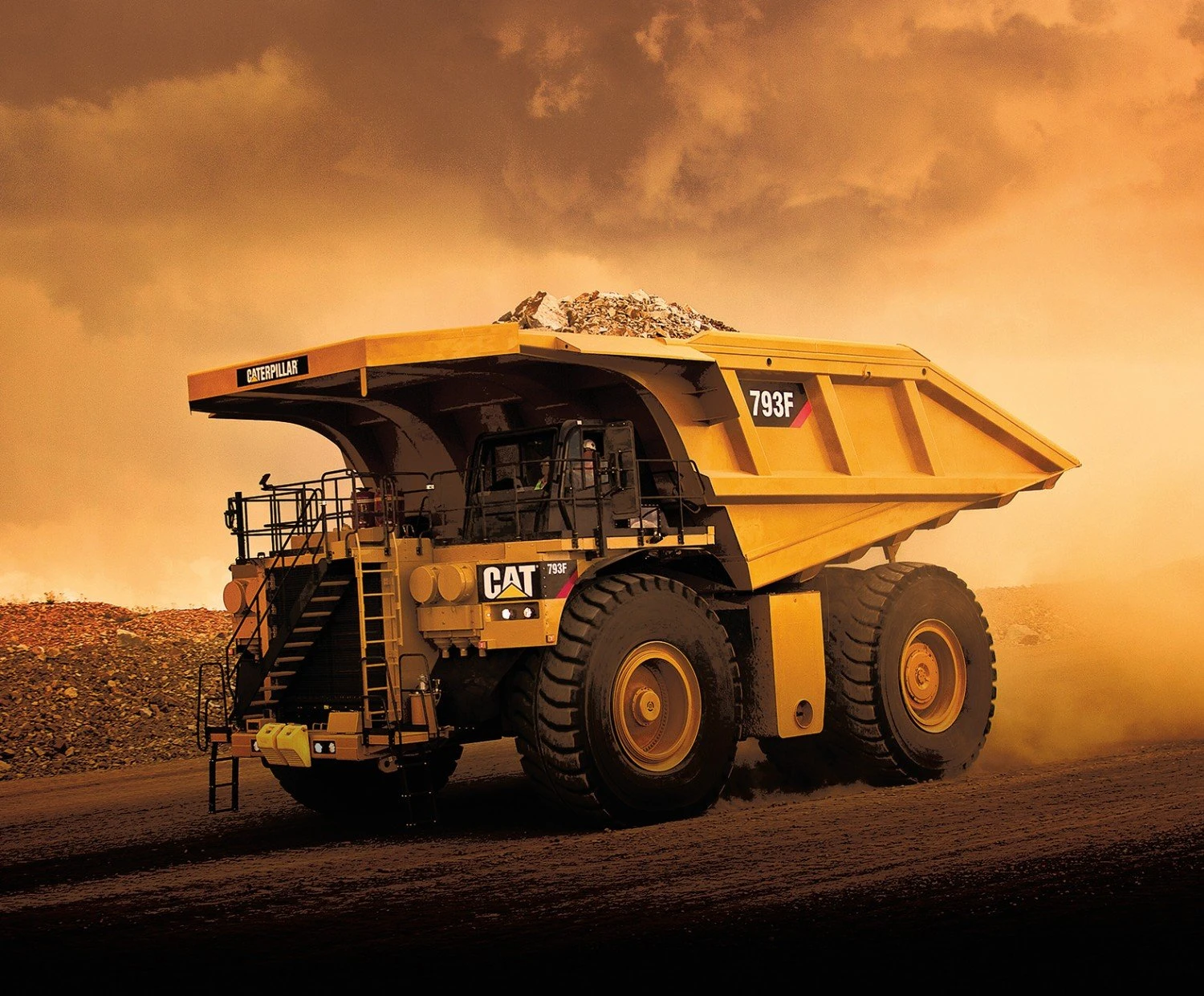 CAT Dump Truck P9105 Digital Panel Riley Blake 3 CAT Dump Truck P9105 Digital Panel Riley Blake