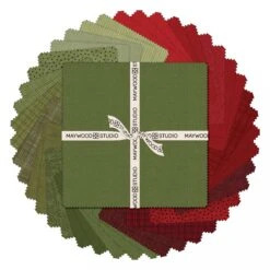 Woolies Holiday Warmth Flannel Raggy Cakes Quilt Kit Maywood Studio